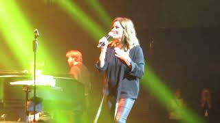 MARTINA MCBRIDE sings live Hit me with your best shot [upl. by Bill25]