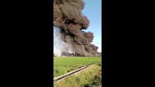 Incendio sul Montello ecco larrivo dei vigili del fuoco al magazzino di scarpe in fiamme [upl. by Ellan781]