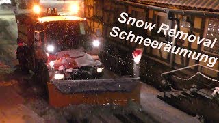 Schneeräumung MercedesBenz Unimog Schneepflug in Aktion Waldenbuch  Snow removal snow plow [upl. by Nelag]