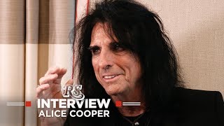 Interview mit Alice Cooper „In einer Welt voller Peter Pans brauchten wir einen Captain Hook“ [upl. by Esilrahc699]