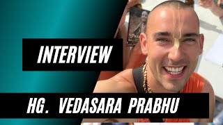 Ein Mönch verteilt Bücher   HG Vedasara Prabhu Interview podcast [upl. by Yvor]