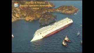 Costa Concordia affonda NAUFRAGIO INCIDENTE ISOLA DEL GIGLIOlo scafo visto da vicino [upl. by Yllib171]