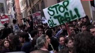 No Gelmini la rabbia di studenti e ricercatori [upl. by Clari]