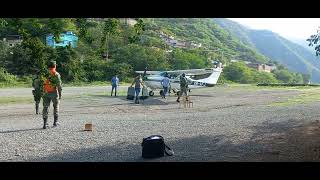 avioneta cessna 206 despegando de tayoltita durango xauov [upl. by Attolrahc]