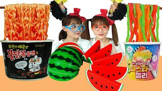 Twins VS Twins 쌍둥이 VS 쌍둥이 불닭 Fire Noodles 매그넘 복불복 TwinRoozi Mukbang 먹방 [upl. by Acenahs646]