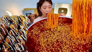 ASMR 다시돌아온 불닭볶음탕 8봉지 새우볼 리얼먹방  8 really spicy ramen a shrimp ball MUKBANG [upl. by Amlev]