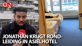 In luxe hotel Kijkduin komen 100 tot 120 asielzoekers Jonathan kreeg van hen een rondleiding [upl. by Sunil478]