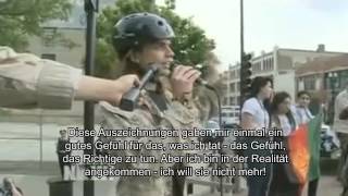 US Soldaten werfen ihre Medaillen weg  deutsche UT  Nato Gipfel Chicago 2012 [upl. by Tterrej]