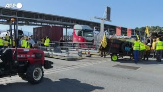 Nuove proteste degli agricoltori in Francia e Inghilterra [upl. by Leoni]