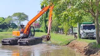 PART 2of7 AMFIBIA EXCAVATOR HITACHI ZAXIS 130 LOADING MUD POND INTO TIPPER TRUCKS SIX TYRE [upl. by Artapoelc]