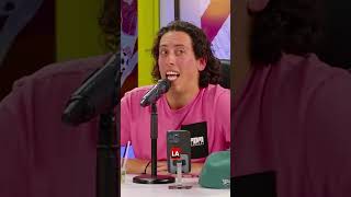 ¡MATEO REGALA PASAJES A EEUU humor comedia nosomostv [upl. by Duhl438]