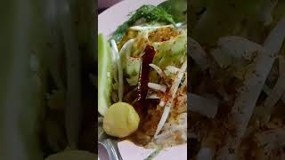 The best street food in Thailand quotKhanom Jeen Namya Huak Kluaiquot So many vegetables with coconut milk [upl. by Cinamod]