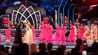 Reema Khan and the Saba Qamar join forces for an unforgettable performance at Lux Style Awards [upl. by Sanger576]