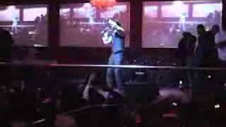 AKON FIGHTS WITH HIS GUARDS  MUST SEE  2009 NEW [upl. by Adnavoj705]