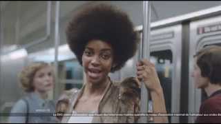 Nouveau HTC One  Spot TV HTC Blinkfeed [upl. by Fleda75]