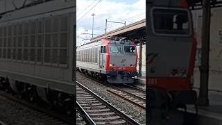 E652 strombazzante alla stazione di Arezzo con carri H Wagon traintrainspottingVideo correlato [upl. by Eul]