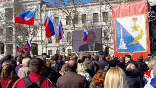 Тысячи севастопольцев на площади ПС Нахимова слушали обращение своего Президента [upl. by Haizek]