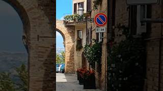 Città SantAngelo Uma explosão de cores em cada janela  Abruzzo 🏘️🌸🌷 italia turismo viagem [upl. by Hopfinger]