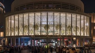 Foster  Partners completes Dubai Apple store with kinetic quotsolar wingsquot facade [upl. by Earl]