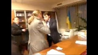 Gewaltsamer Übergriff auf TVDirektor in der Ukraine [upl. by Pacificia848]