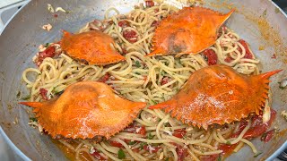 Spaghetti al granchio Blu 😋 Spaghetti with blue crab 🦀 Italian food official 2023 [upl. by Taddeusz]