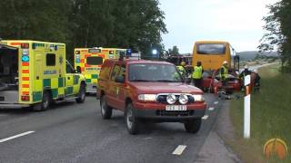 Trafikolycka mellan buss och bilar på Lv288 vid Stavby [upl. by Aunson]