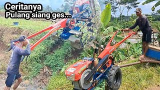 Pulang siang  Perjalanan traktor sawah naik galengan saat pulang kerja [upl. by Pacificas]