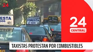 Cientos de taxistas protestan por alza de la combustibles  24 Horas TVN Chile [upl. by Sonitnatsnoc]