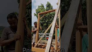 Cara pasang kusen pintu tips carpentry shortsvideo [upl. by Tullus]