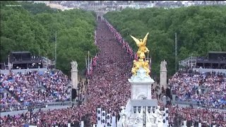 La regina Elisabetta sta male eccola al balcone di Buckingham Palace per il Giubileo di Diamante [upl. by Ducan]