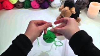 DIY Bommel herstellen  Pompon  Pompon Maker [upl. by Bertsche]