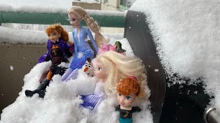 Snow storm ❄️☔️ Elsa Anna Olaf with Elsa amp Anna toddlers ☃️🌨️☃️ [upl. by Trefler]