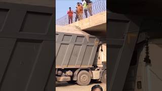 Load Jada krne ki bajah se hua yetruckoverloadshortsvideo [upl. by Aicia552]