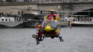 HD 1080p JSI 2009  Démo Hélicoptères EC145135 Gendarmerie et EC145 Sécurité Civile [upl. by Spracklen]