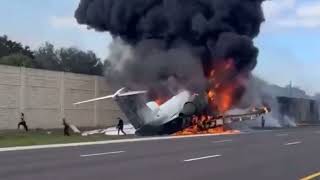 Bombardier Challenger 604 aircraft crashed on the I75 at mile marker 105 near Naples Florida [upl. by Aryl]