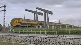 VIRM 8670 rijdt over de Koegrasbrug in Den Helder [upl. by Ainirtac]