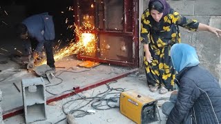 In Search of a Dog 🐕 Golnar Helps the Welder Install the Door [upl. by Ramraj215]