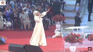 Tope Alabi wows Shiloh 2020 worshippers during a praise session [upl. by Conti]