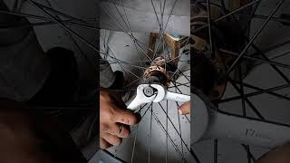 EXTRACTOR casero De RODAMIENTOS 🔧  MILAN BIKES [upl. by Enimzaj445]