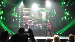 Three Doors Down w Daughtry singing Kryptonite Awesome audio [upl. by Cochrane]