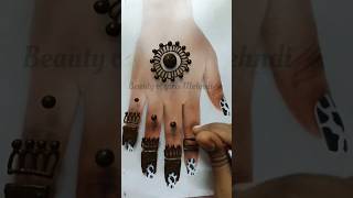 Beautiful mehndi trick using black cone shorts mehndi video viral mehndidesign trending henna [upl. by Kreis]