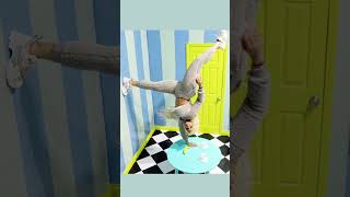 Upside down illusion greenscreen teyetrick [upl. by Calley]