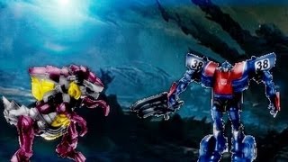 OPTIMUS PRIME reviews Smokescreen VS Cindersaur [upl. by Mullins]