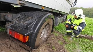 38TonnenLkw steckt im Schlamm fest [upl. by Tonina]