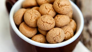 Traditional Italian Amaretti Biscuit Recipe [upl. by Beera]