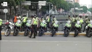 Marchas opositoras por revocatorio en Venezuela son bloqueadas por fuerzas de seguridad [upl. by Eiznek442]