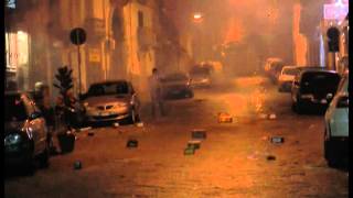 Napoli  Capodanno  Primi botti nel centro live 311213 [upl. by Idnew197]