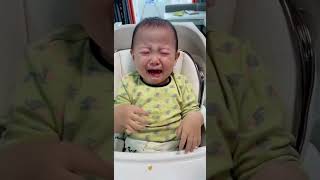 现在儿子越来越难缠！非得给他点颜色才会乖 cute baby funny comedy [upl. by Tenner]