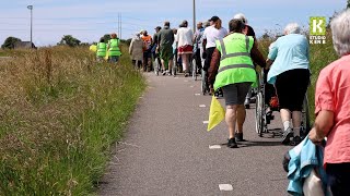 Ouderen vermaken zich bij de Rolstoeldriedaagse in Roelofarendsveen [upl. by Liddie]