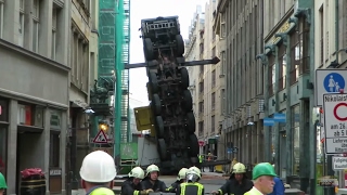 Baukran umgestürzt  Kranführer stirbt  Bergung mit 400 TonnenKran  LeipzigZentrum 26042015 [upl. by Nonarb]